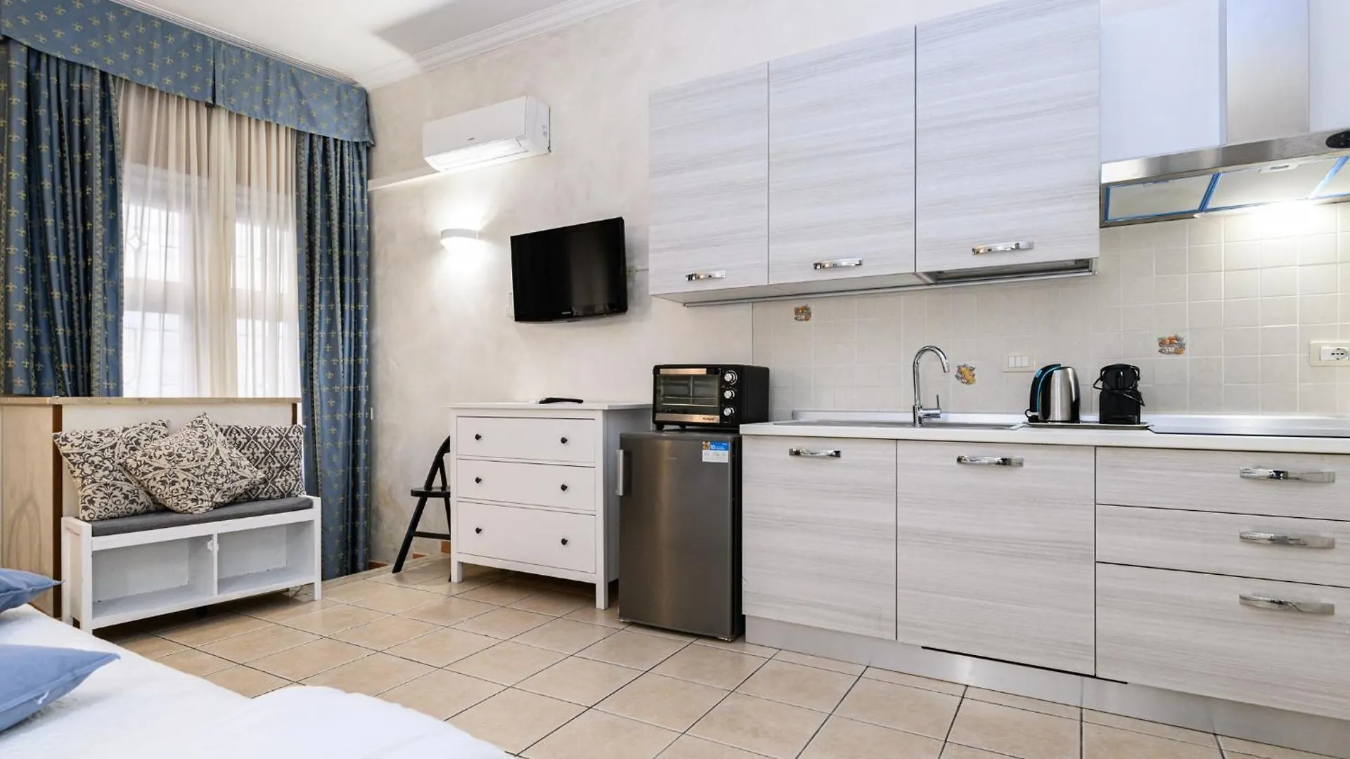 Apartment Julia Guesthouse Roma Italia